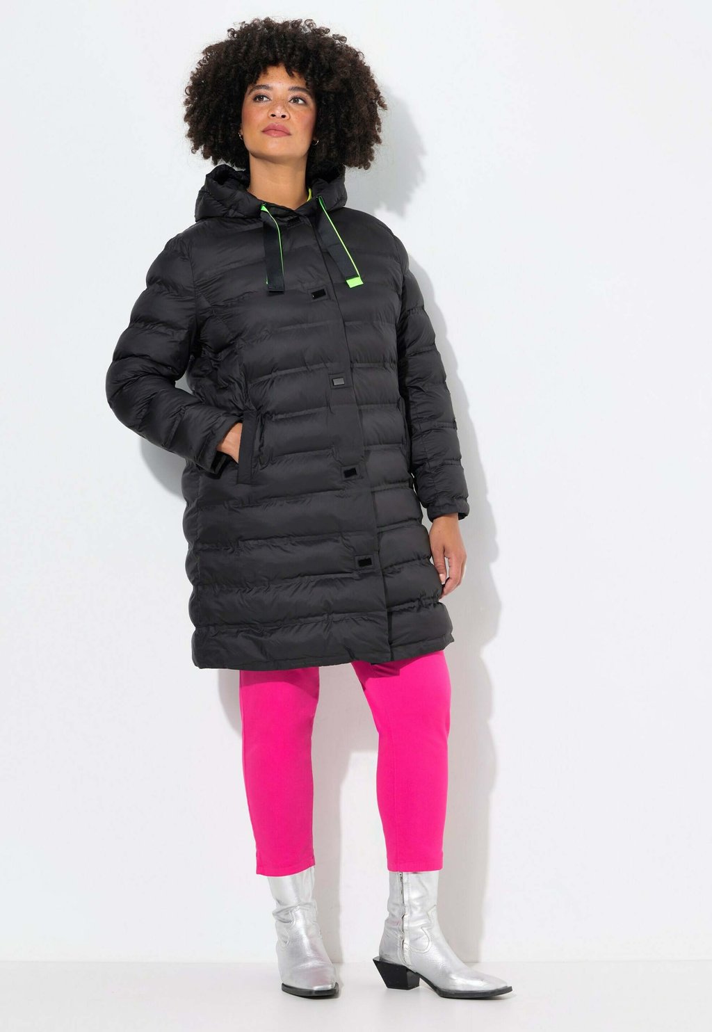 Зимнее пальто HOODED STRAIGHT CUT QUILTED STRIP Angel of Style, черный
Зимнее пальто HOODED STRAIGHT CUT QUILTED STRIP Angel of Style, черный