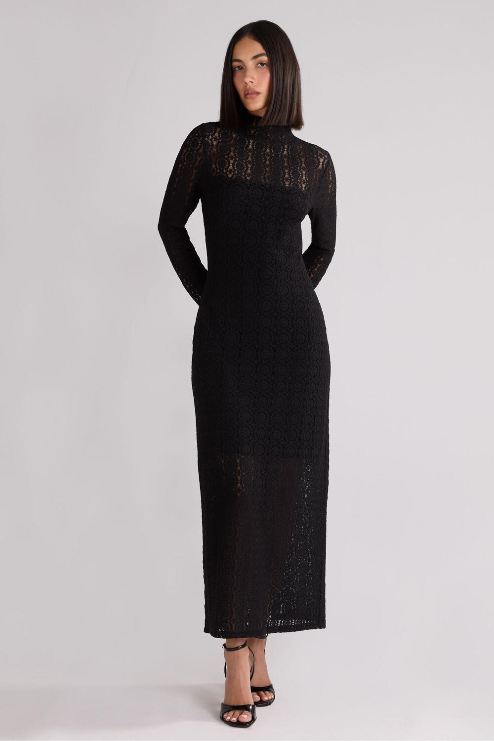 Маленькое кружевное платье миди с высоким воротом Ro&Zo, черный
Маленькое кружевное платье миди с высоким воротом Ro&Zo, черный