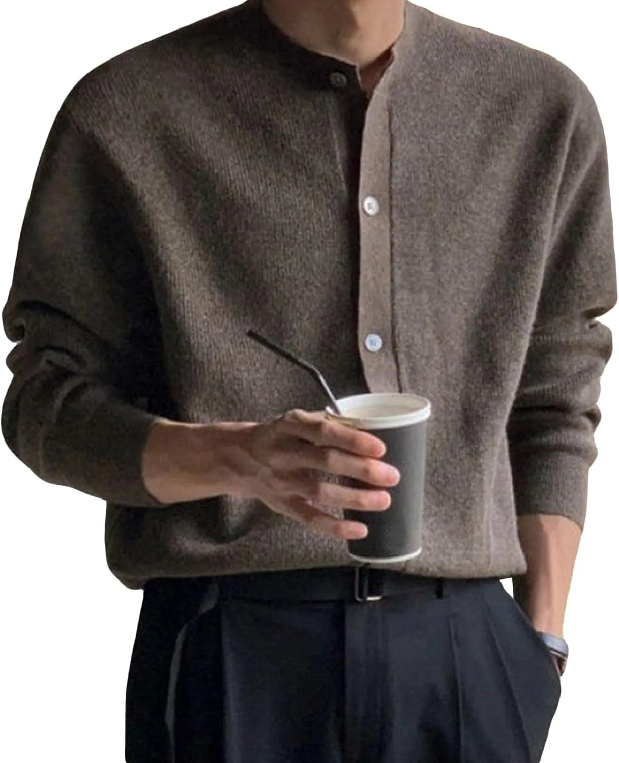 Кардиган мужской на пуговицах с круглым вырезом
Кардиган мужской на пуговицах с круглым вырезом