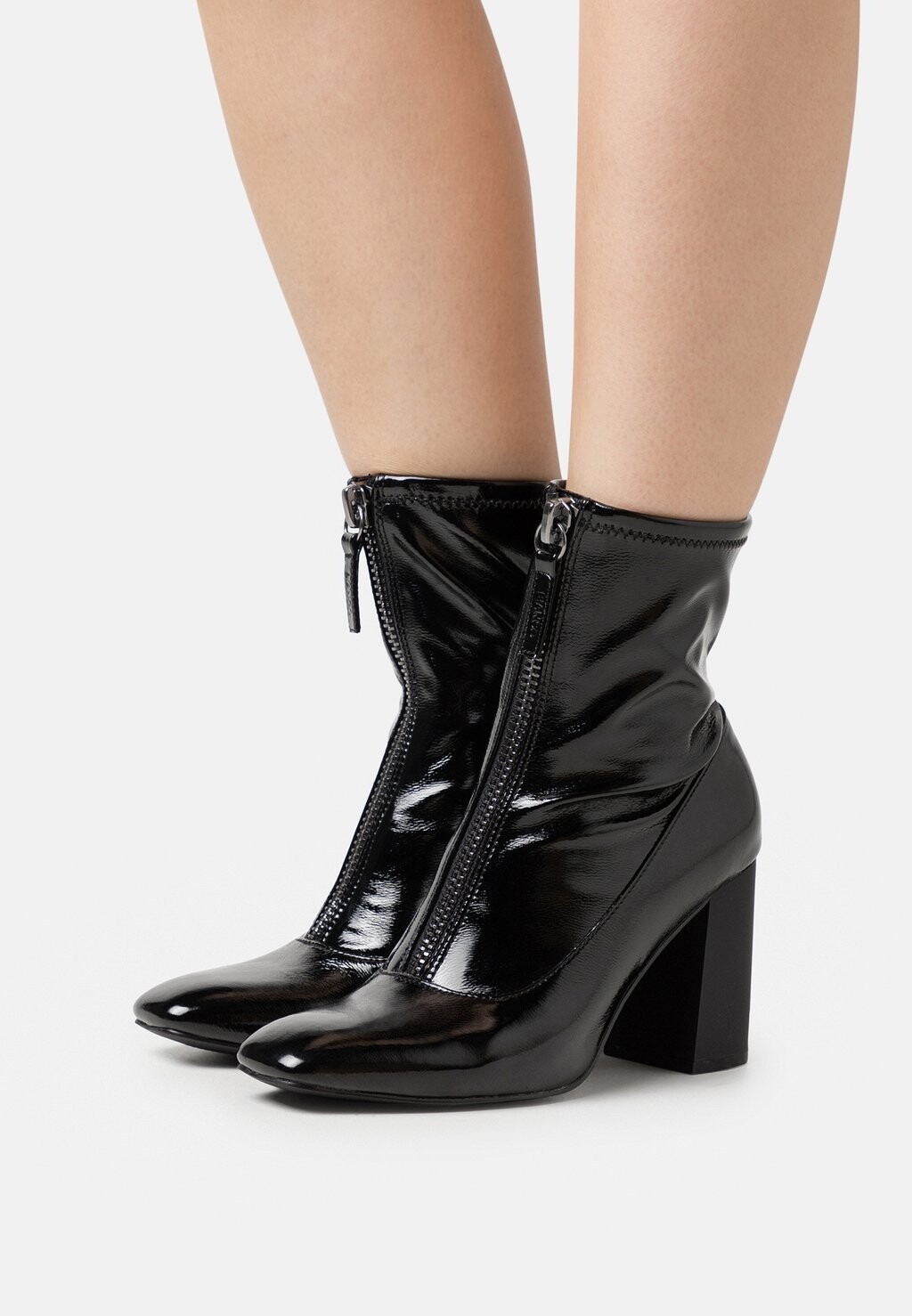 Ботильоны Bianco с замком спереди, черный
Ботильоны Bianco с замком спереди, черный