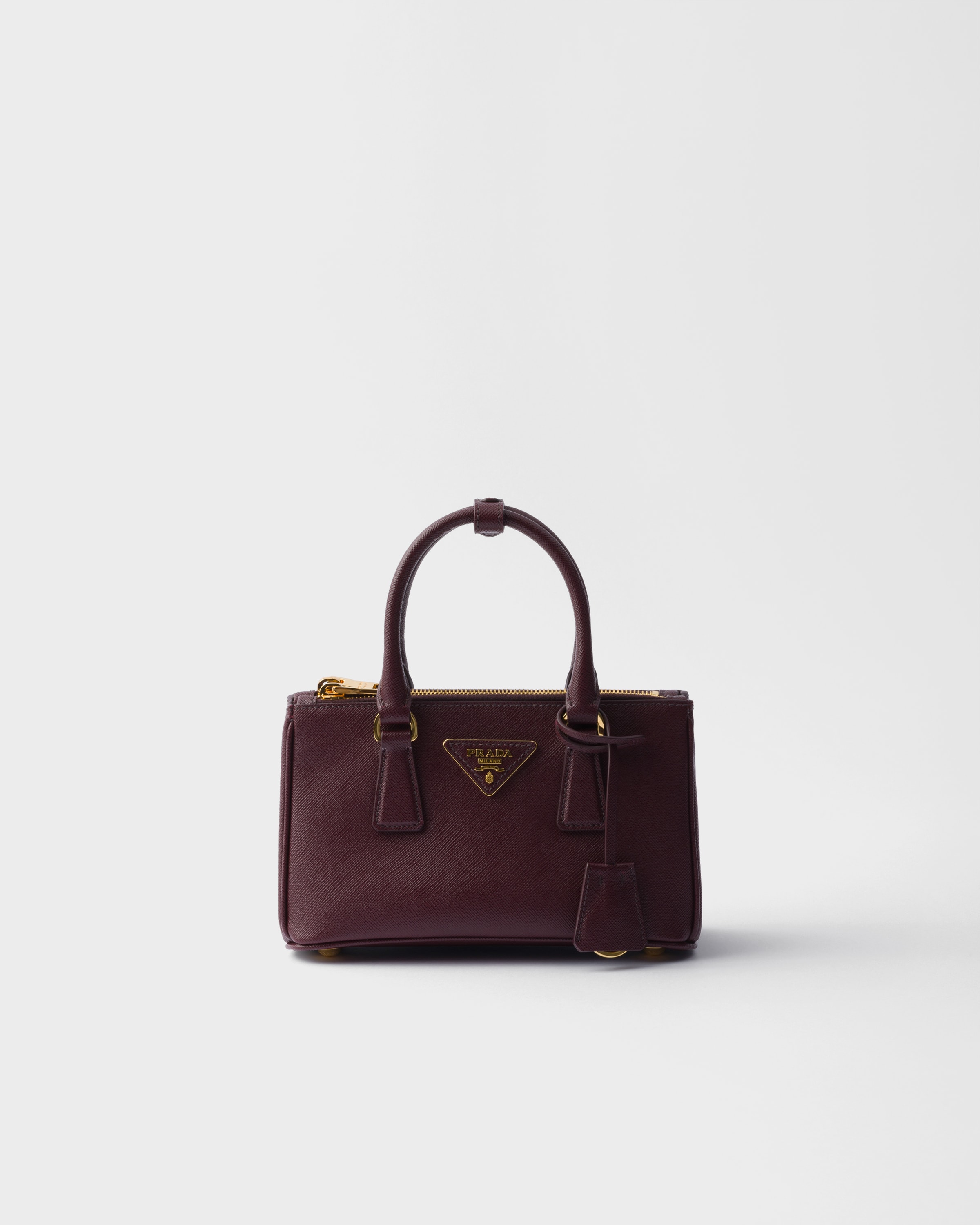 Мини-сумка Prada Galleria из сафьяновой кожи, бордовый
Мини-сумка Prada Galleria из сафьяновой кожи, бордовый