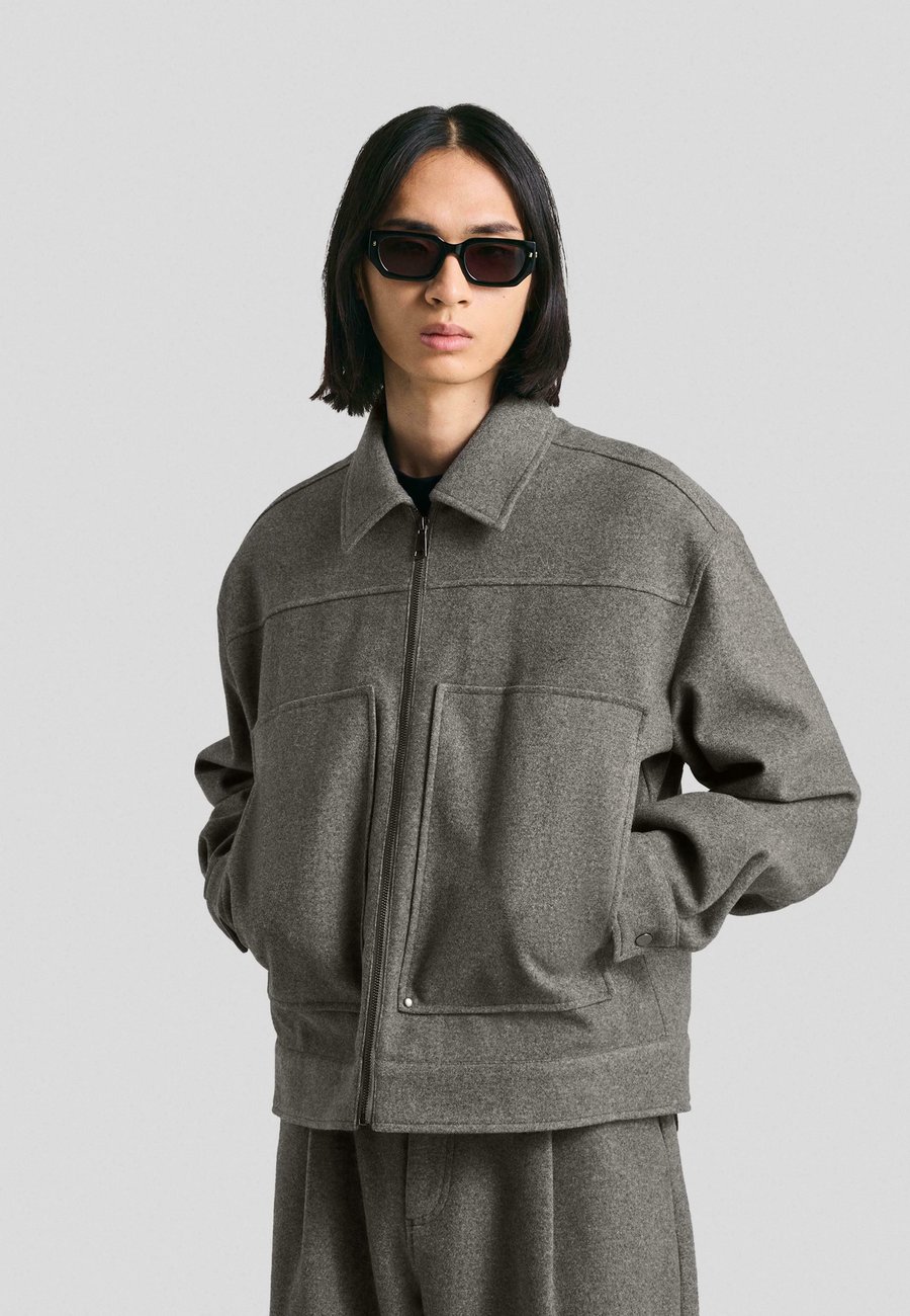 Куртка Bershka BOXY FIT WITH ZIP , Mottled Dark Grey
Куртка Bershka BOXY FIT WITH ZIP , Mottled Dark Grey