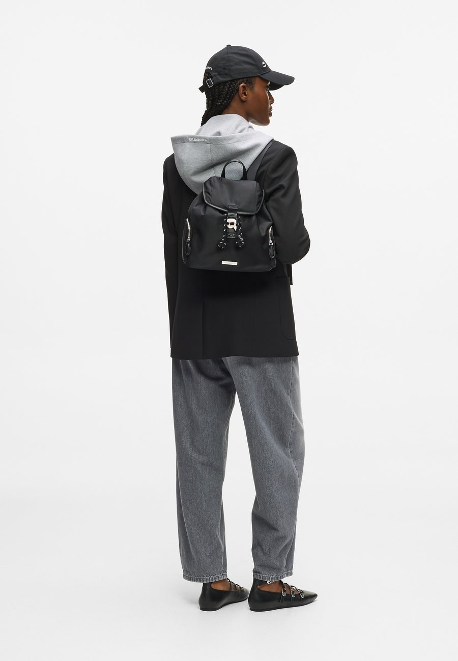 Рюкзак KARL LAGERFELD IKON , Black
Рюкзак KARL LAGERFELD IKON , Black