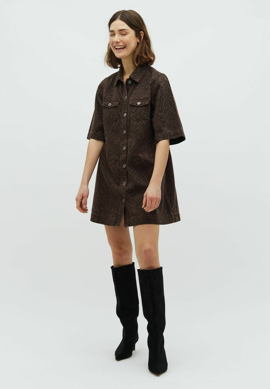 Платье Global Funk MIRA, Brown Zebra Mist/Brown
Платье Global Funk MIRA, Brown Zebra Mist/Brown