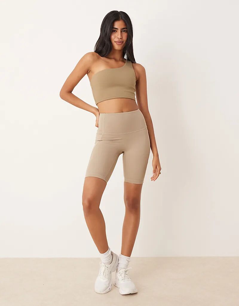 Шорты для бега Agon по гравию
Шорты для бега Agon по гравию