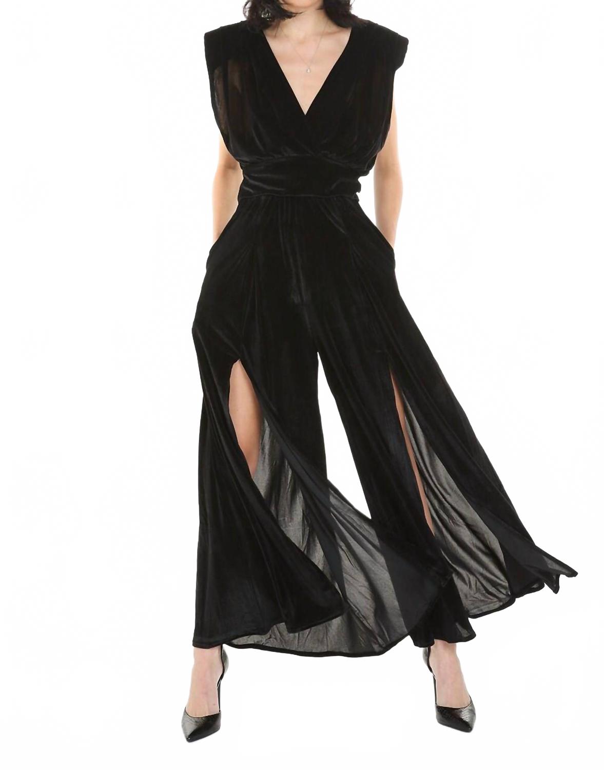 Бархатный комплект топ и брюки в черном цвете BEULAHSTYLE
Бархатный комплект топ и брюки в черном цвете BEULAHSTYLE