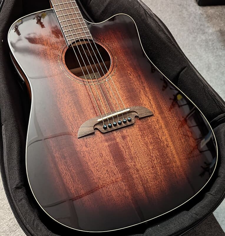 Акустическая гитара Alvarez Masterworks Series MD70EBG Bluegrass - Natural
Акустическая гитара Alvarez Masterworks Series MD70EBG Bluegrass - Natural