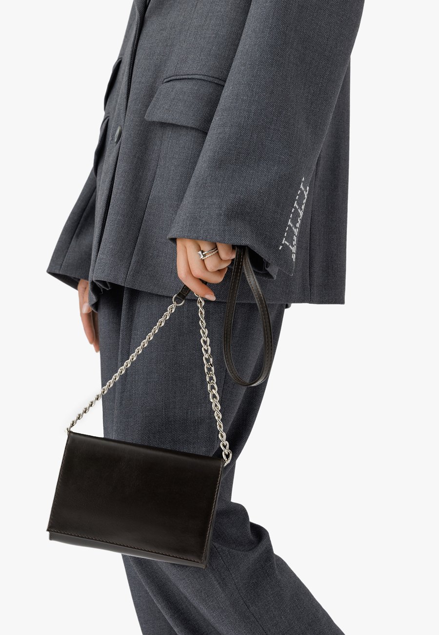 Сумка кросс-боди RYŁKO Cross body bag, Brown
Сумка кросс-боди RYŁKO Cross body bag, Brown