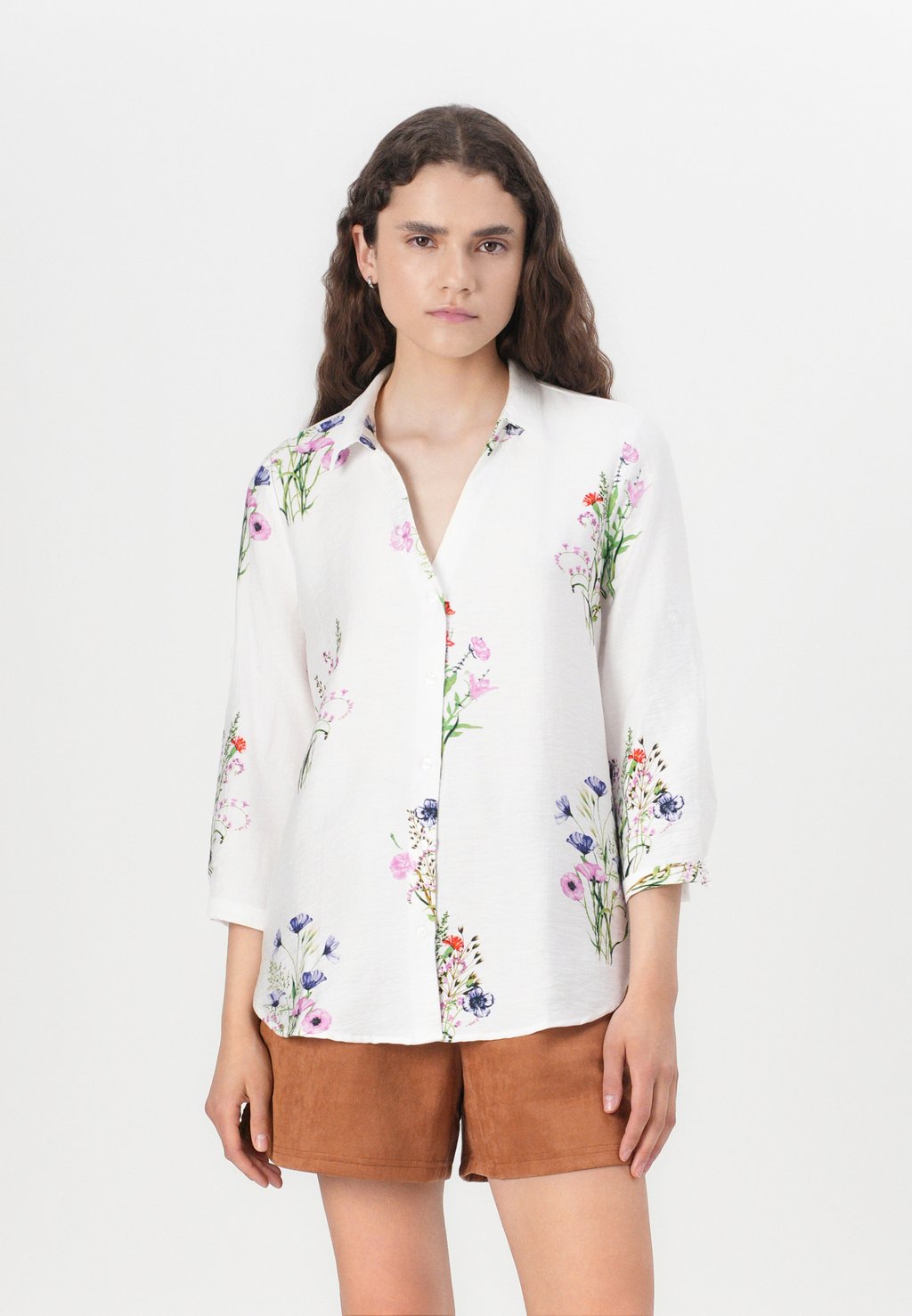 Блузка на пуговицах VMRUNA FOLD UP SHIRT Vero Moda, кремовый 
Блузка на пуговицах VMRUNA FOLD UP SHIRT Vero Moda, кремовый