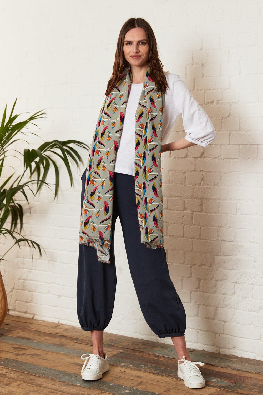 Шарф-саронг с принтом Ecovero Nomads Clothing, серый
Шарф-саронг с принтом Ecovero Nomads Clothing, серый