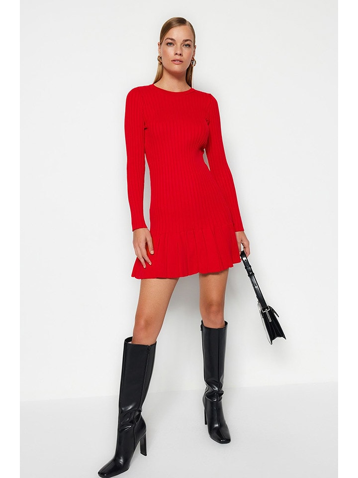 Короткое платье trendyol, красный
Короткое платье trendyol, красный