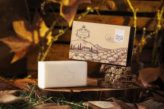 Открытка с упаковкой оранжевого мыла, Essencias de Portugal
Открытка с упаковкой оранжевого мыла, Essencias de Portugal