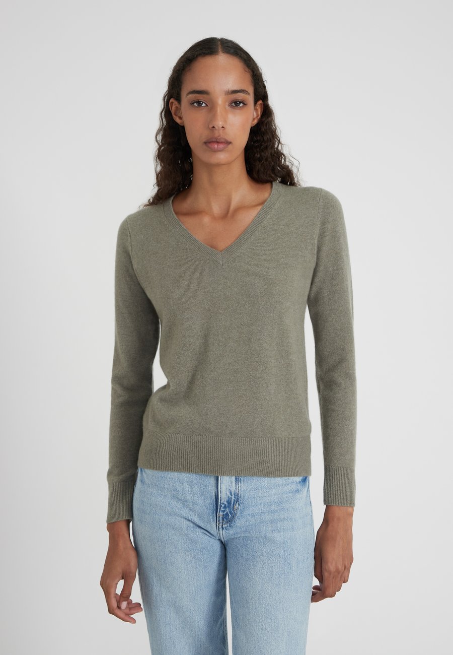 Джемпер Style Republic KASCH-MIR V-NECK JUMPER, Olive Melange/Green
Джемпер Style Republic KASCH-MIR V-NECK JUMPER, Olive Melange/Green