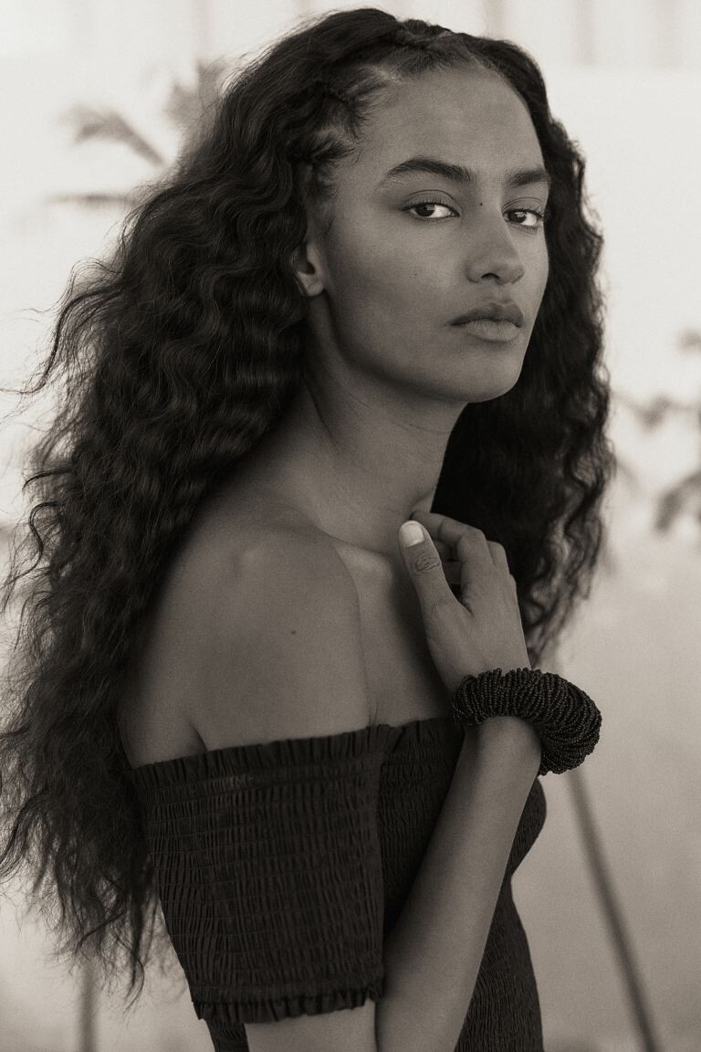 Присборенное платье с открытыми плечами H&M, черный
Присборенное платье с открытыми плечами H&M, черный