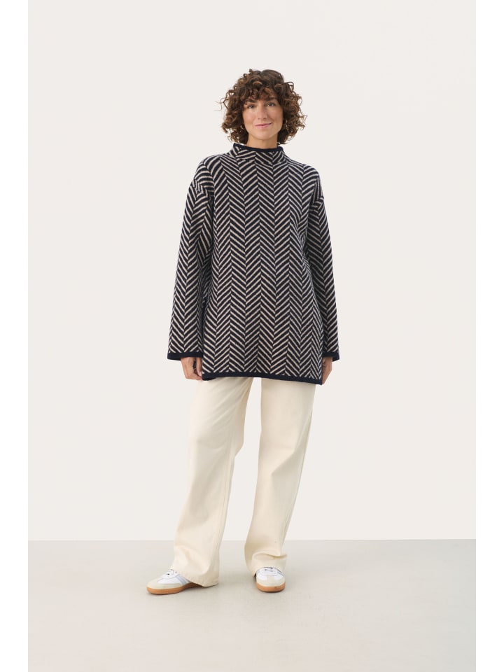 Вязаный свитер LeanaPW свободного кроя из темно-синего жаккарда PART TWO
Вязаный свитер LeanaPW свободного кроя из темно-синего жаккарда PART TWO