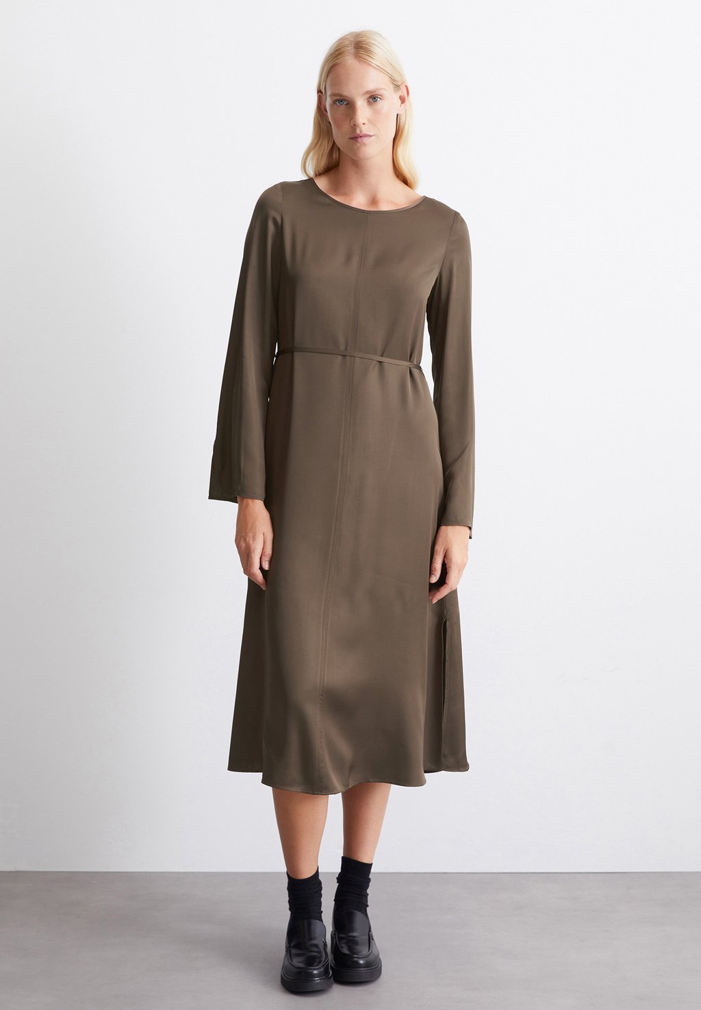 Коктейльное платье / Вечернее платье MIDI LENGTH BOAT NECKLINE BELTED Marc O'Polo, темно-коричневый
Коктейльное платье / Вечернее платье MIDI LENGTH BOAT NECKLINE BELTED Marc O'Polo, темно-коричневый