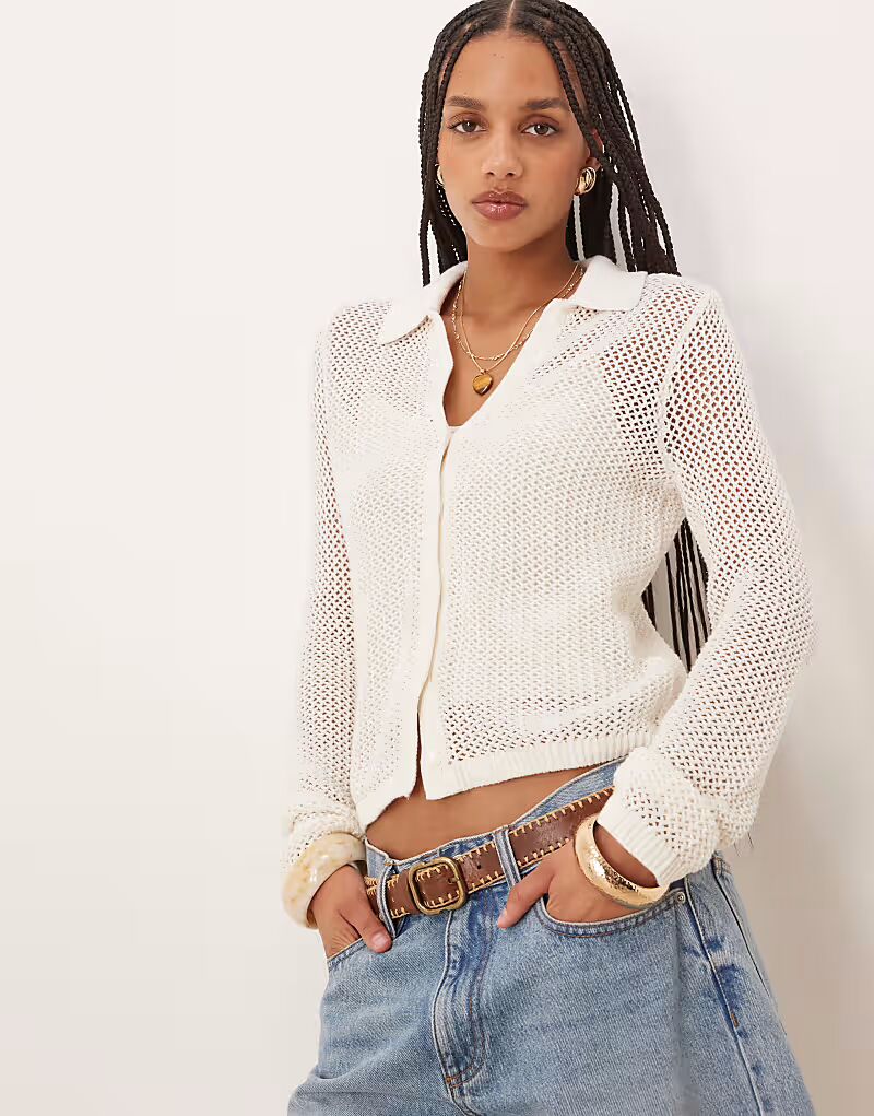 Abercrombie & Fitch крючком пуговицы через кардиган белого цвета
Abercrombie & Fitch крючком пуговицы через кардиган белого цвета