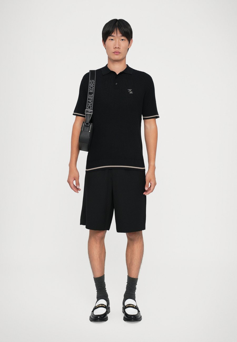 Сумка кросс-боди Michael Kors UNISEX, Black
Сумка кросс-боди Michael Kors UNISEX, Black