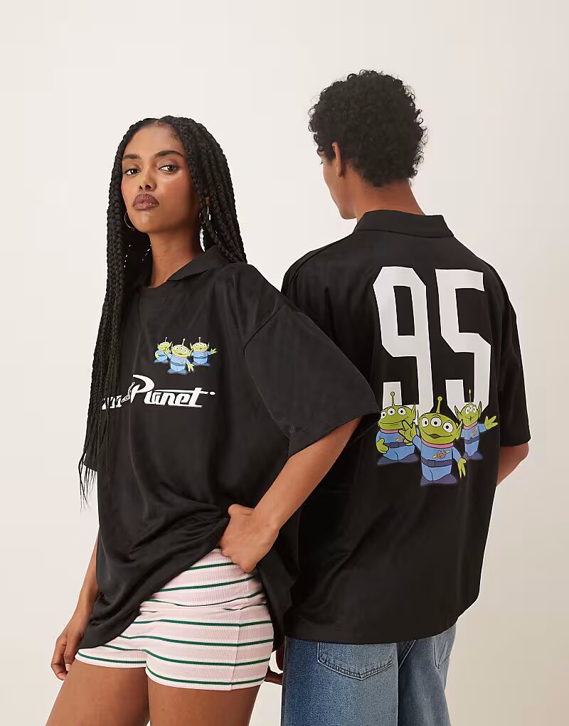 Спортивная майка унисекс оверсайз ASOS DESIGN Disney с принтом «Планета пиццы» из сериала «История игрушек» черного цвета
Спортивная майка унисекс оверсайз ASOS DESIGN Disney с принтом «Планета пиццы» из сериала «История игрушек» черного цвета