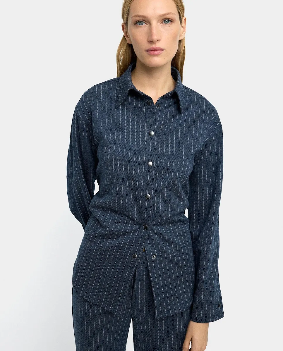Женская рубашка с длинными рукавами в полоску дипломатического стиля Parfois, темно-синий
Женская рубашка с длинными рукавами в полоску дипломатического стиля Parfois, темно-синий