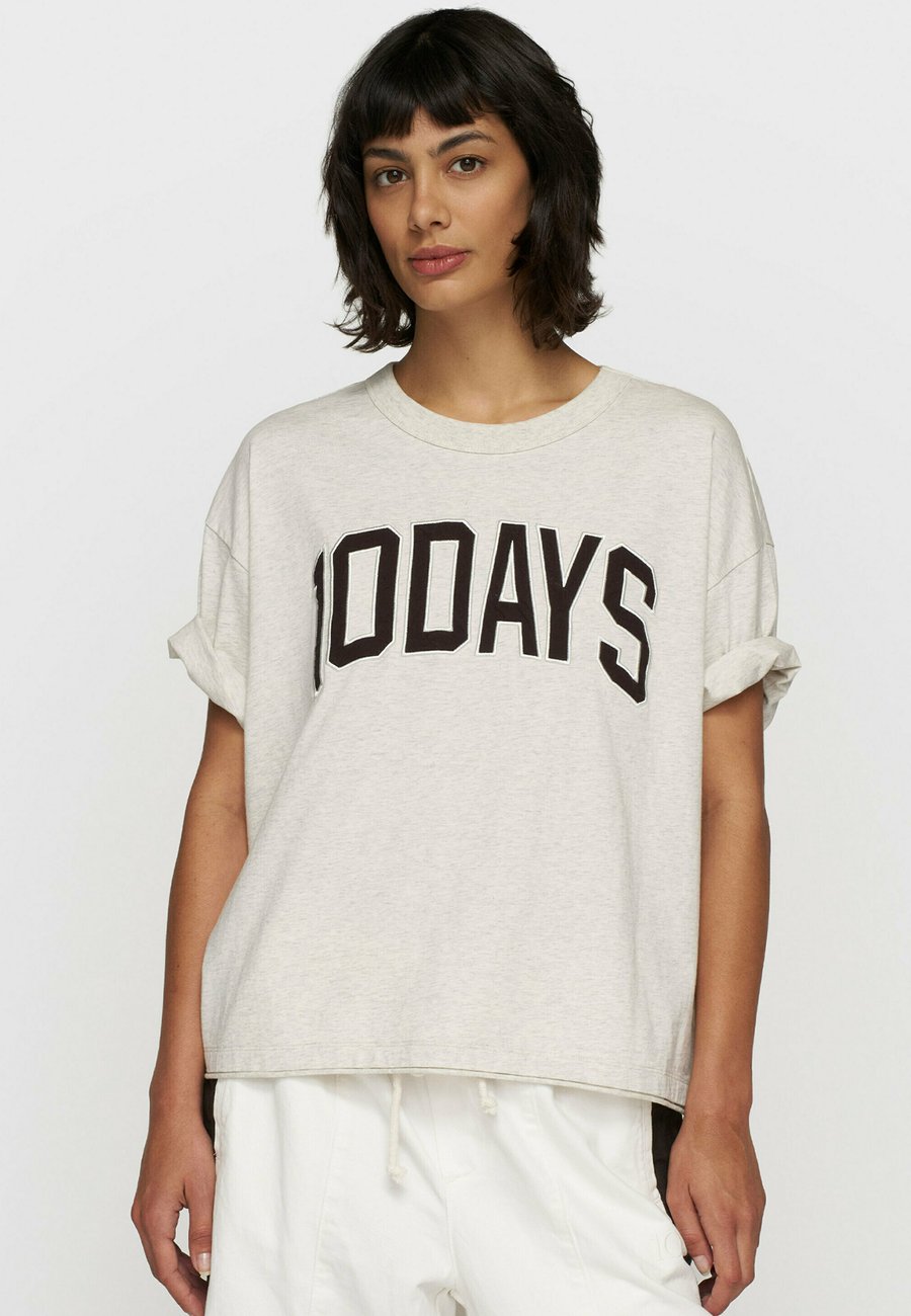 Футболка 10DAYS 10DAYS, Soft White Melee/Off-White
Футболка 10DAYS 10DAYS, Soft White Melee/Off-White