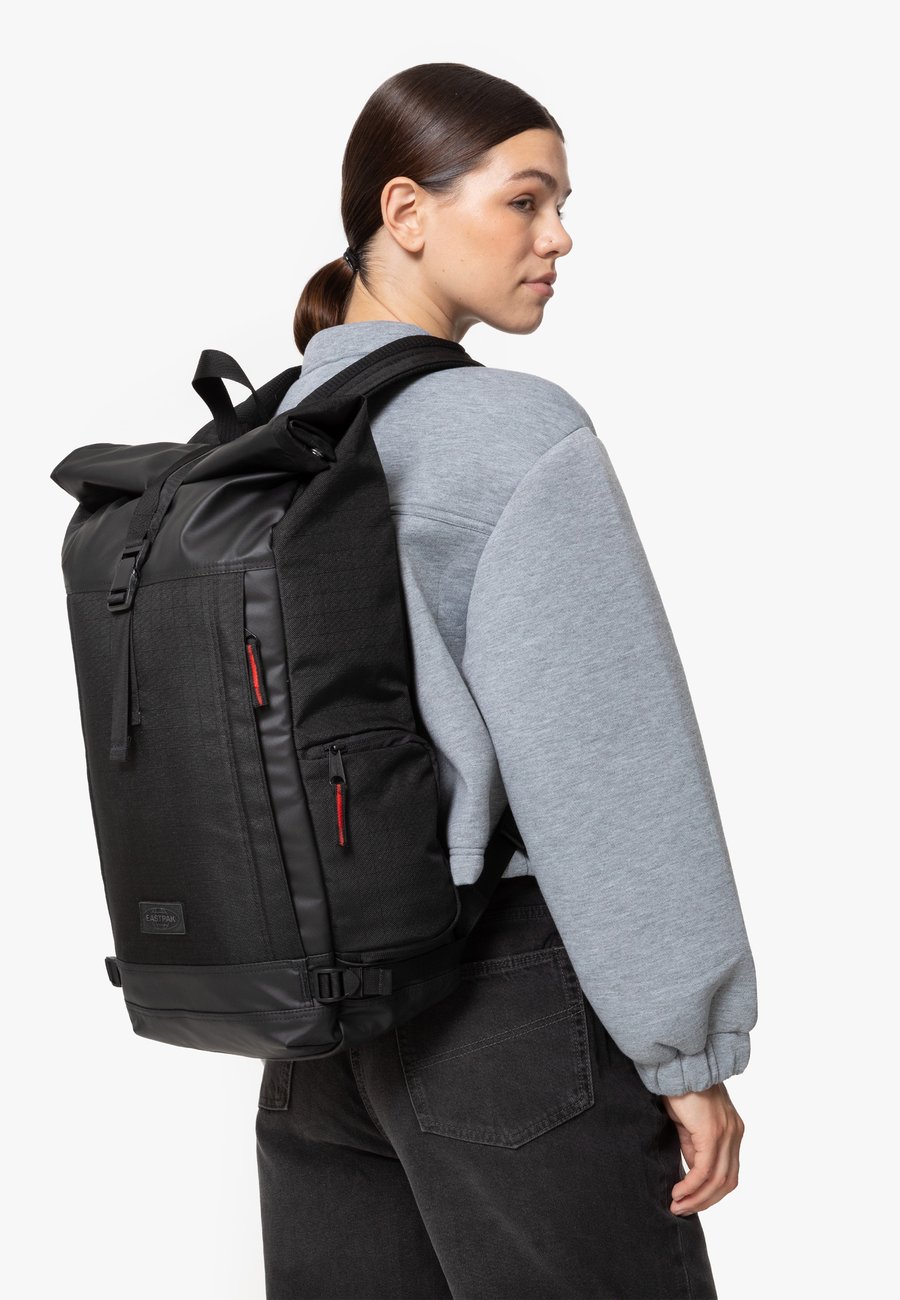 Рюкзак Eastpak TECUM ROLL, Cnnct Rip Black/Black
Рюкзак Eastpak TECUM ROLL, Cnnct Rip Black/Black