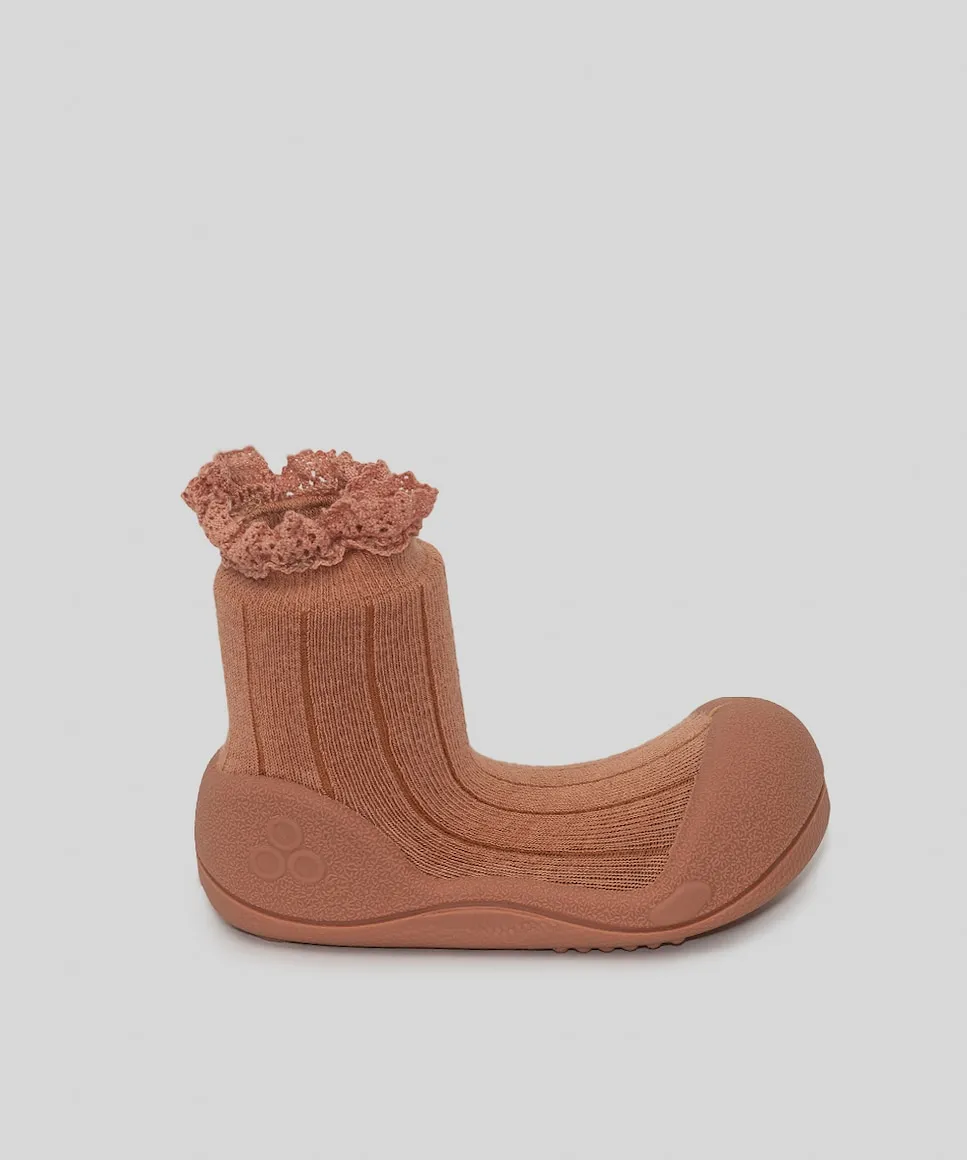 Пинетки для маленькой девочки из хлопка нежно-розового цвета с отделкой Attipas
Пинетки для маленькой девочки из хлопка нежно-розового цвета с отделкой Attipas