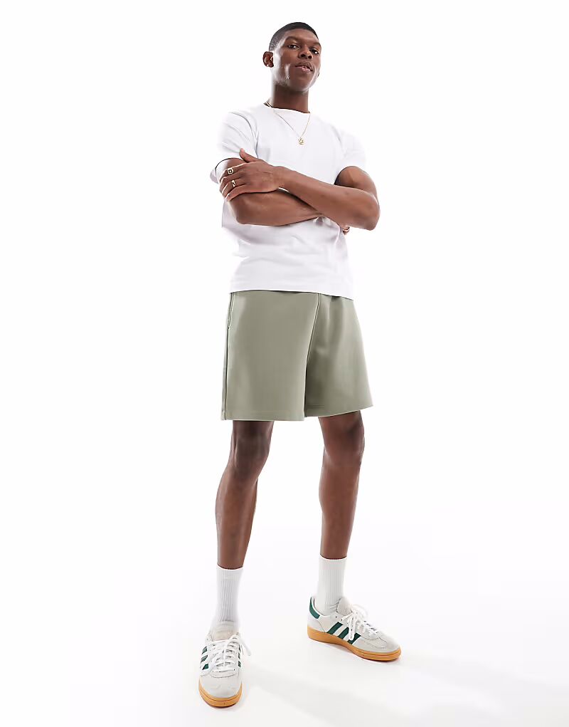 Базовые шорты свободного кроя ASOS DESIGN цвета светло-хаки
Базовые шорты свободного кроя ASOS DESIGN цвета светло-хаки