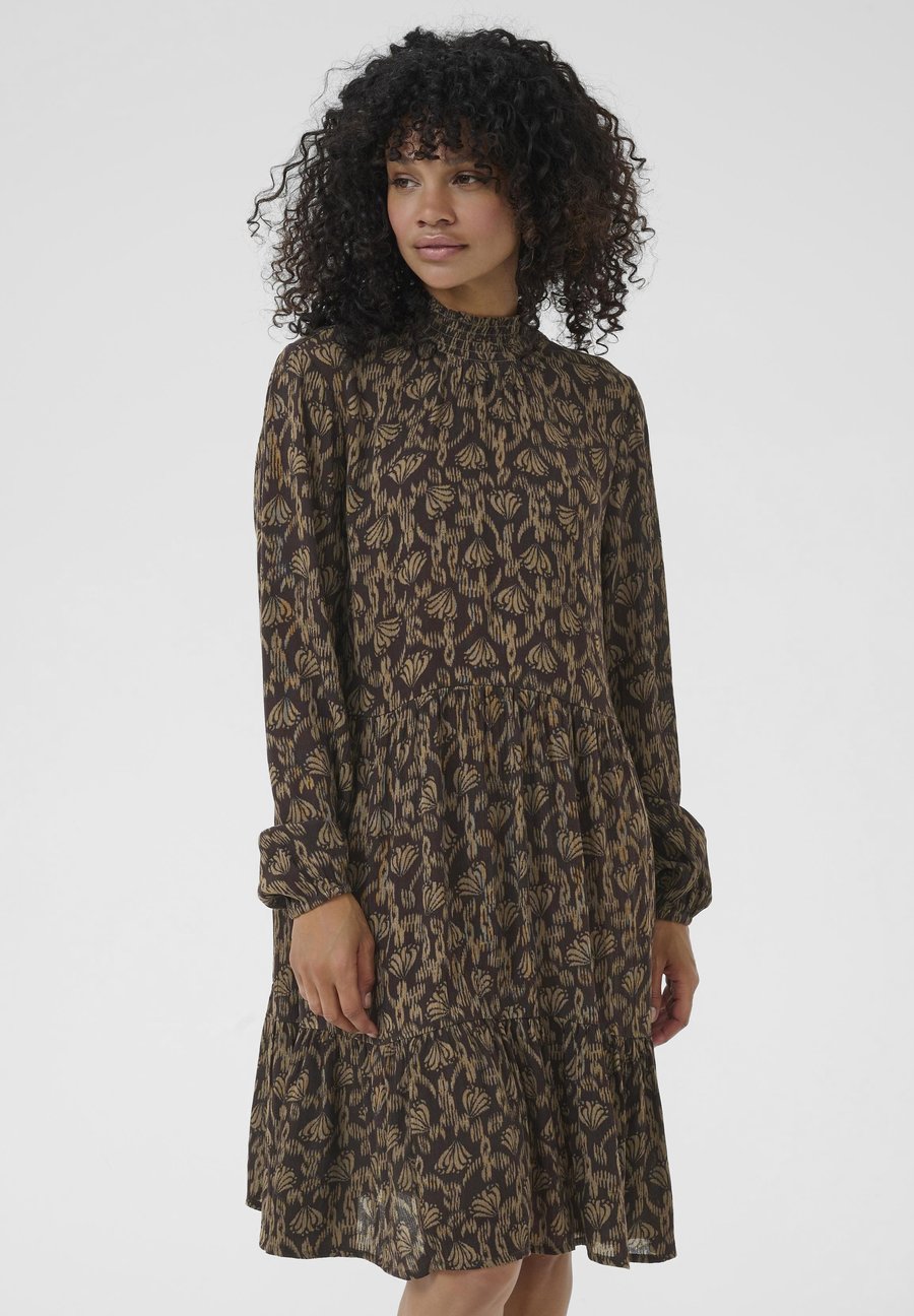 Платье Kaffe AMBER, Black Coffee Moral Floral/Black
Платье Kaffe AMBER, Black Coffee Moral Floral/Black