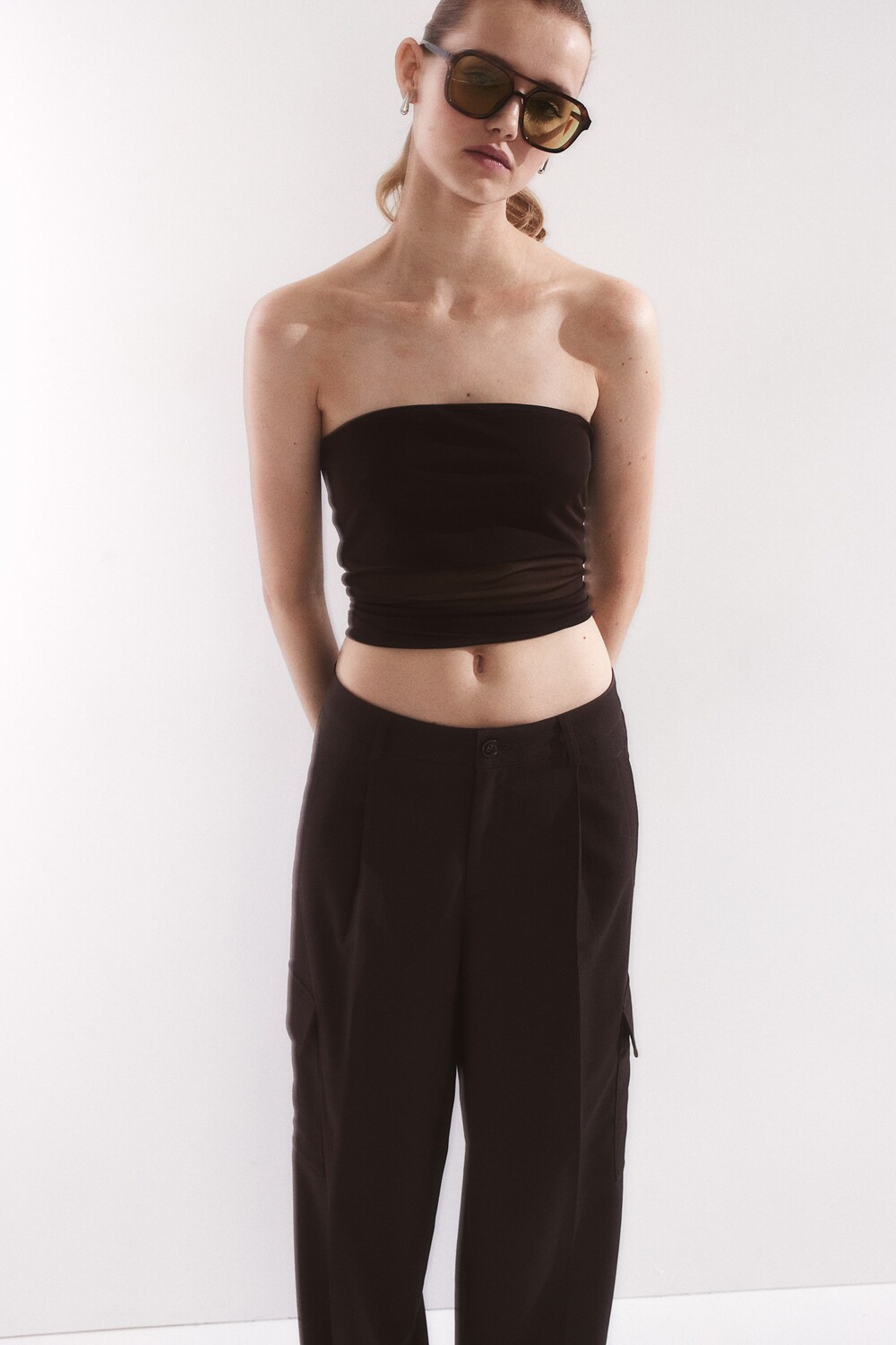 Широкие брюки-карго H&M, коричневый
Широкие брюки-карго H&M, коричневый