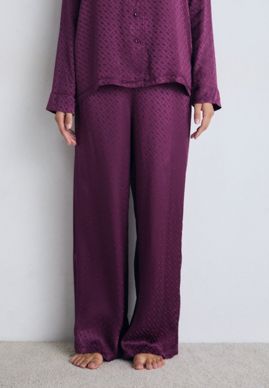 Пижамные брюки BOSS MONOGRAM PANTS, Dark Pink/Pink
Пижамные брюки BOSS MONOGRAM PANTS, Dark Pink/Pink