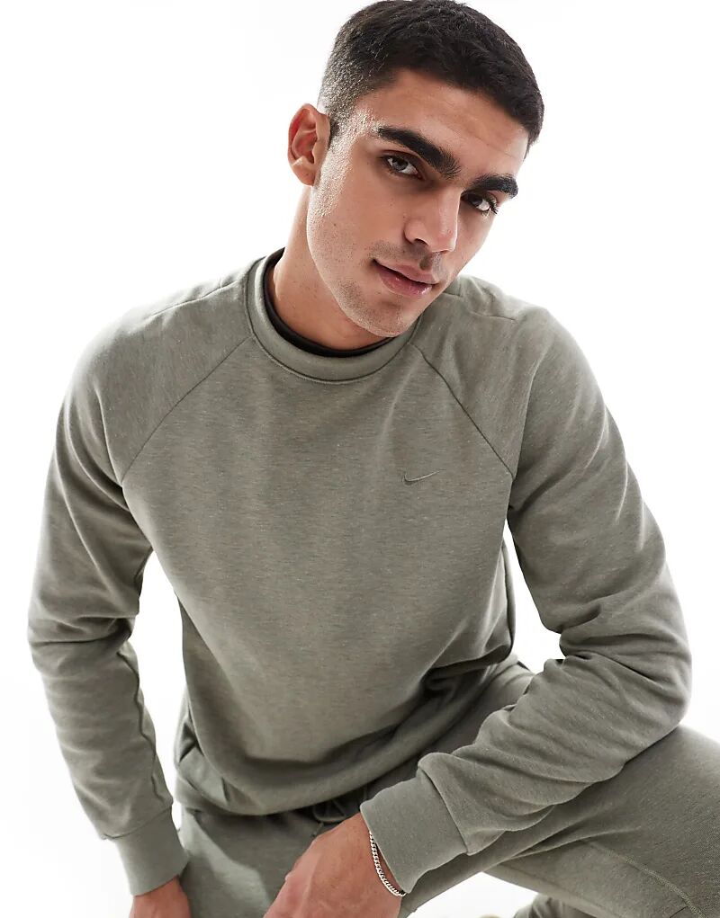 Толстовка Primary Dri-FIT цвета светлого хаки Nike Training
Толстовка Primary Dri-FIT цвета светлого хаки Nike Training