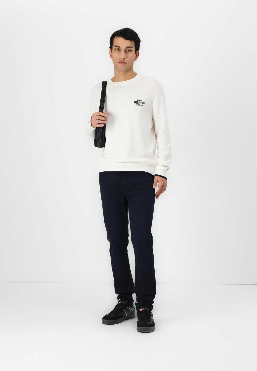 Джемпер GRAPHIC CREW Tommy Hilfiger, молочный
Джемпер GRAPHIC CREW Tommy Hilfiger, молочный