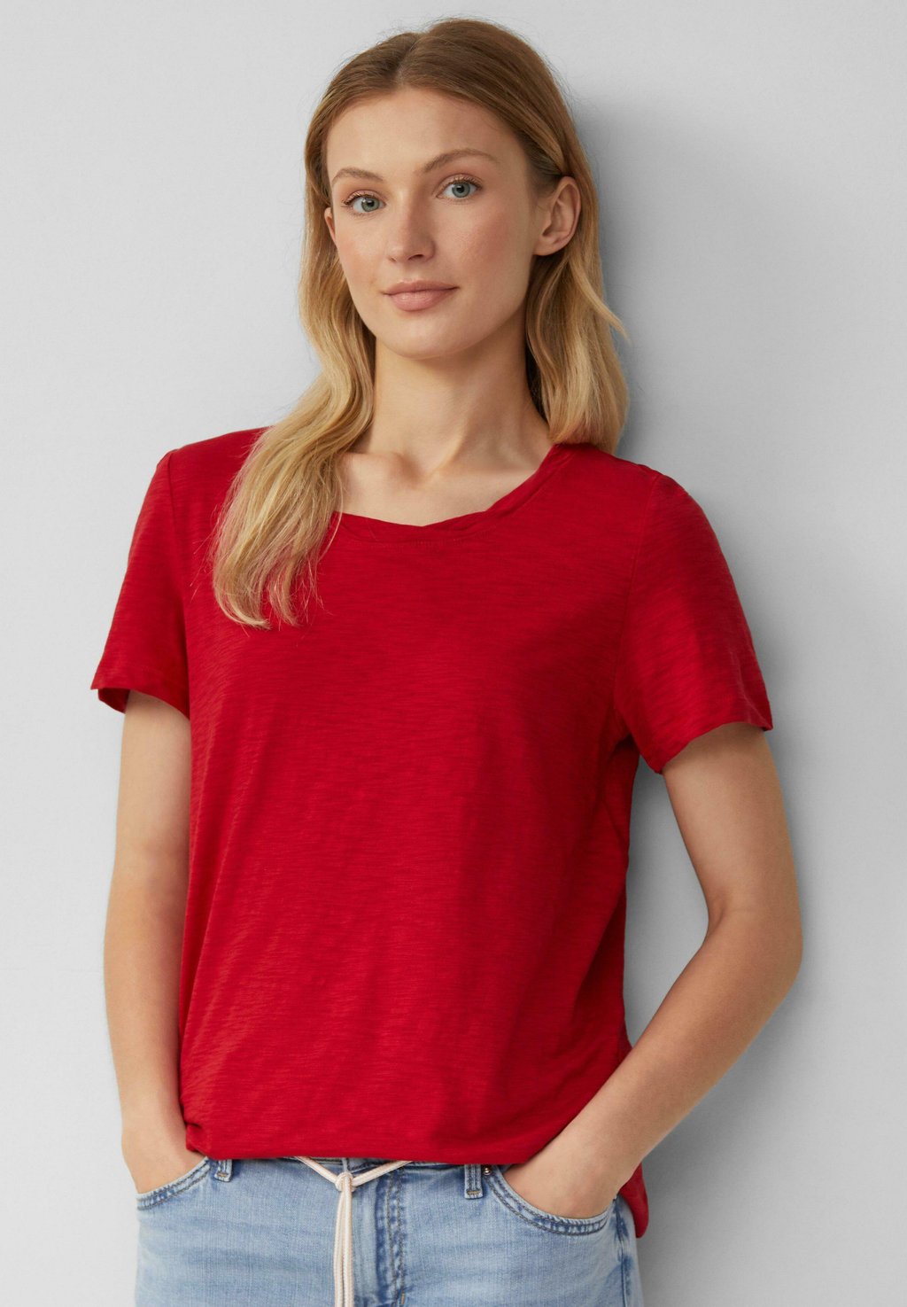 Базовая футболка MIT FLAMM STRUKTUR UND AUSSCHNITT-DETAIL s.Oliver, красный
Базовая футболка MIT FLAMM STRUKTUR UND AUSSCHNITT-DETAIL s.Oliver, красный