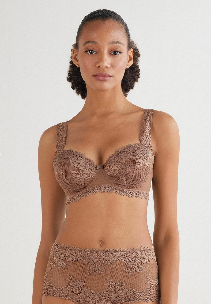 Бюстгальтер Intimissimi SOFIA IN PRETTY FLOWERS, Natural/Camel
Бюстгальтер Intimissimi SOFIA IN PRETTY FLOWERS, Natural/Camel