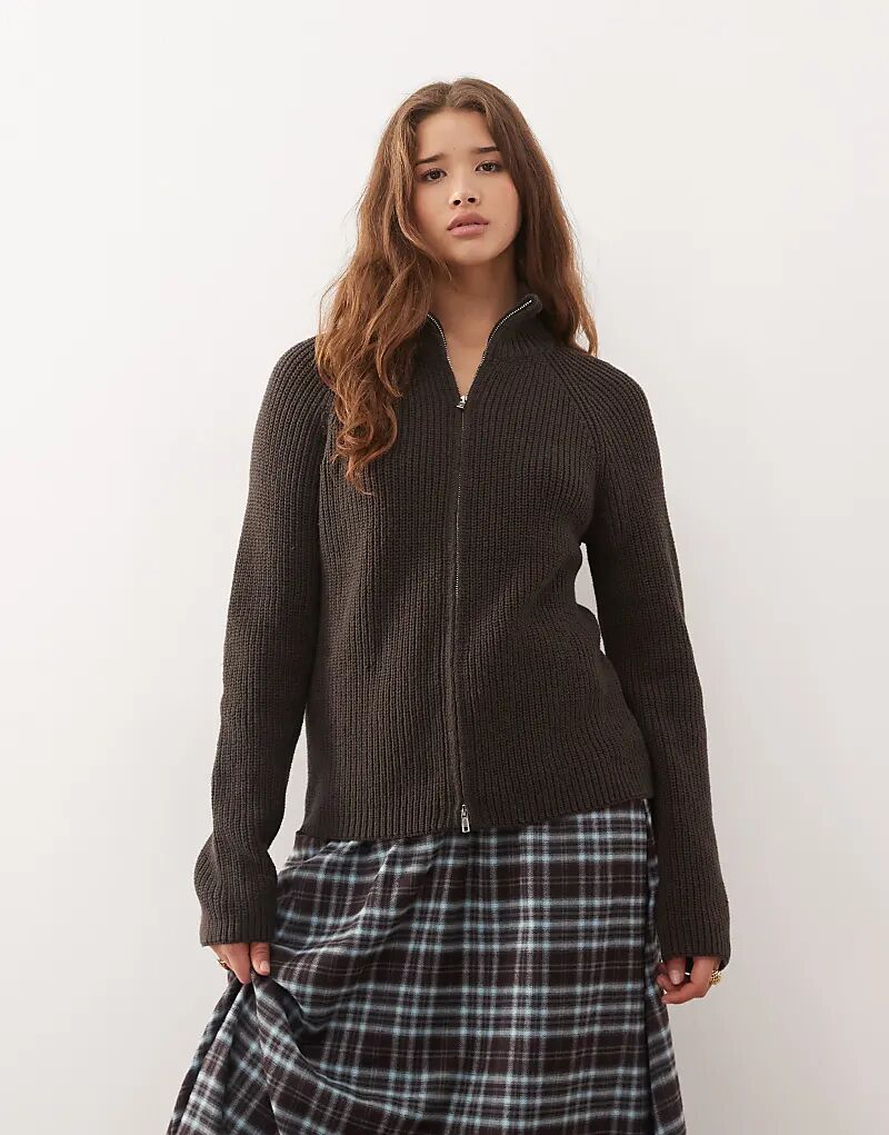 Кардиган Monki с двусторонней молнией в рубчик, темно-серый цвет
Кардиган Monki с двусторонней молнией в рубчик, темно-серый цвет