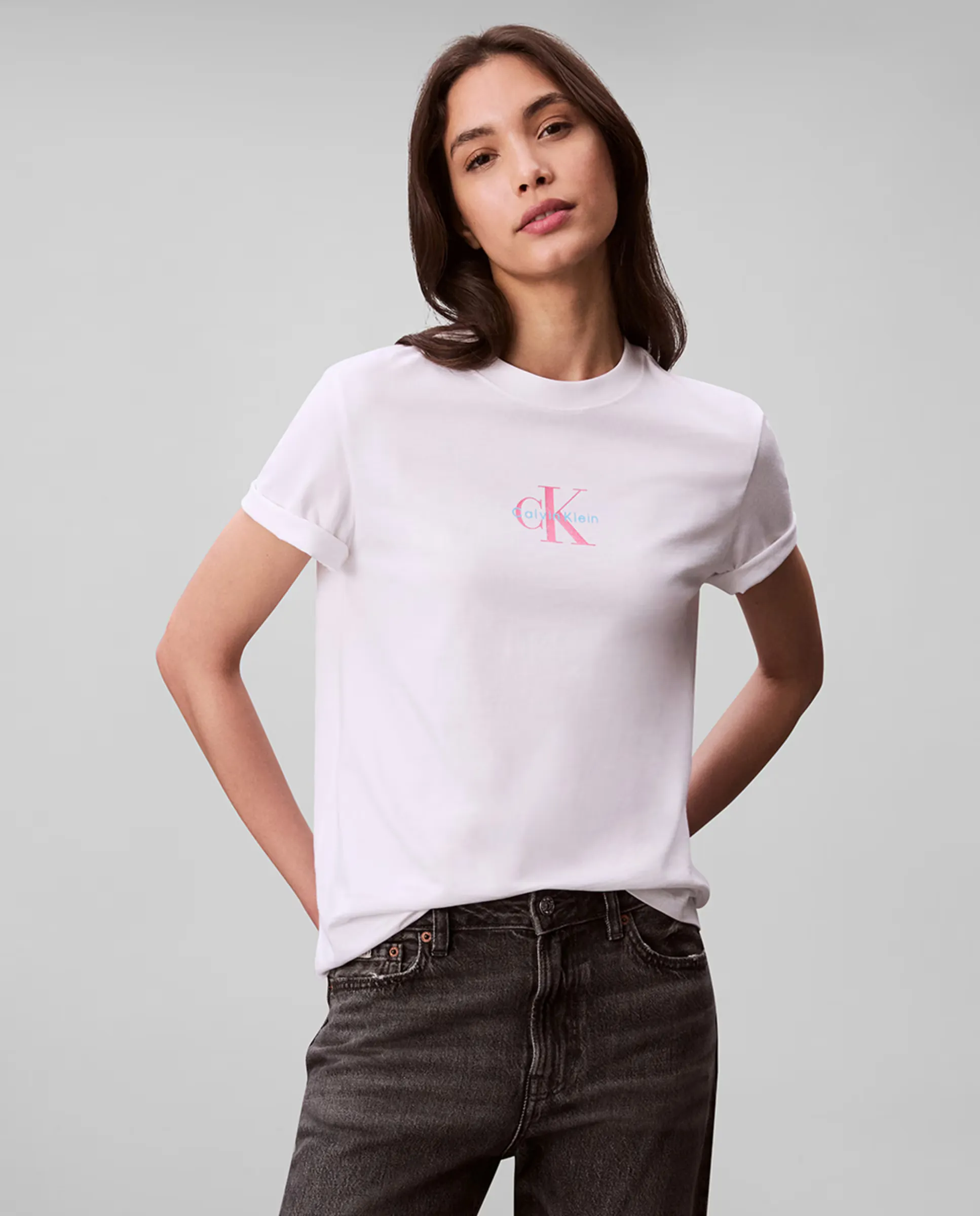 Футболка женская с монограммой Calvin Klein Jeans, белый
Футболка женская с монограммой Calvin Klein Jeans, белый