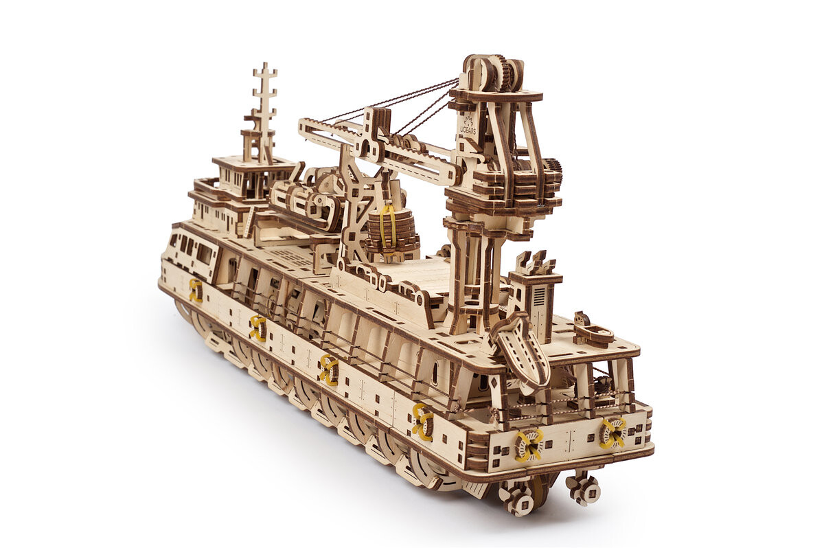 Ugears, механическая модель для самостоятельной сборки Исследовательского корабля.
Ugears, механическая модель для самостоятельной сборки Исследовательского корабля.