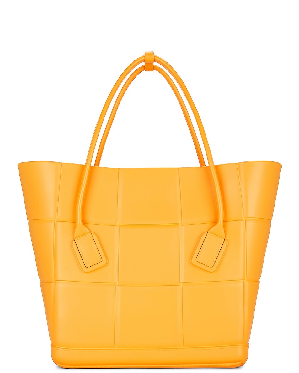 Большая сумка для покупок Arco среднего размера Bottega Veneta, цвет Tangerine & Silver, Оранжевый, Большая сумка для покупок Arco среднего размера Bottega Veneta, цвет Tangerine & Silver
Большая сумка для покупок Arco среднего размера Bottega Veneta, цвет Tangerine & Silver, Оранжевый, Большая сумка для покупок Arco среднего размера Bottega Veneta, цвет Tangerine & Silver