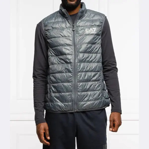 Пуховик без рукавов стандартного кроя Ea7, черный
Пуховик без рукавов стандартного кроя Ea7, черный