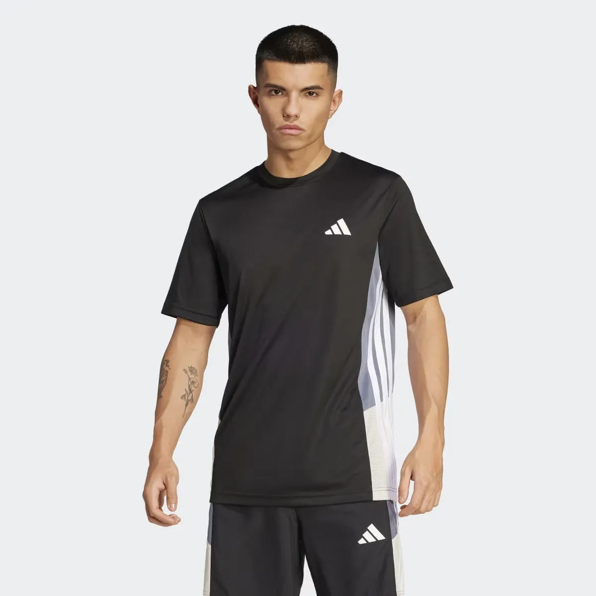 Мужская футболка Adidas в стиле колорблок Essentials, чёрный
Мужская футболка Adidas в стиле колорблок Essentials, чёрный