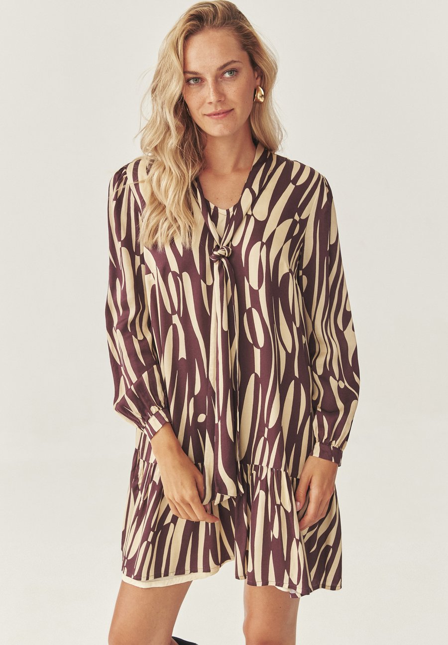 Платье TATUUM Day dress, Red
Платье TATUUM Day dress, Red