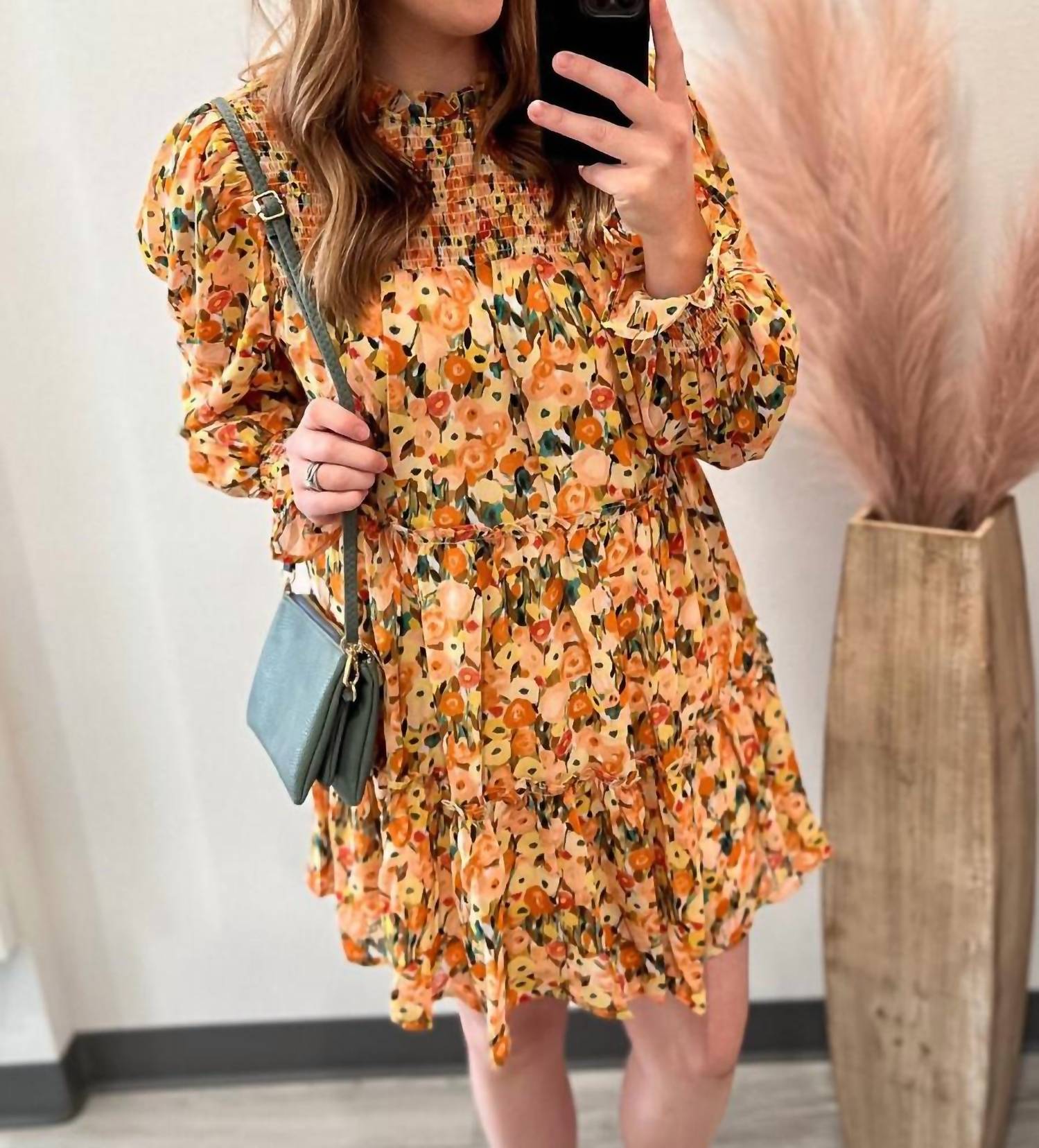 Платье с цветочным принтом и сборками цвета хурмы entro, цвет persimmon
Платье с цветочным принтом и сборками цвета хурмы entro, цвет persimmon