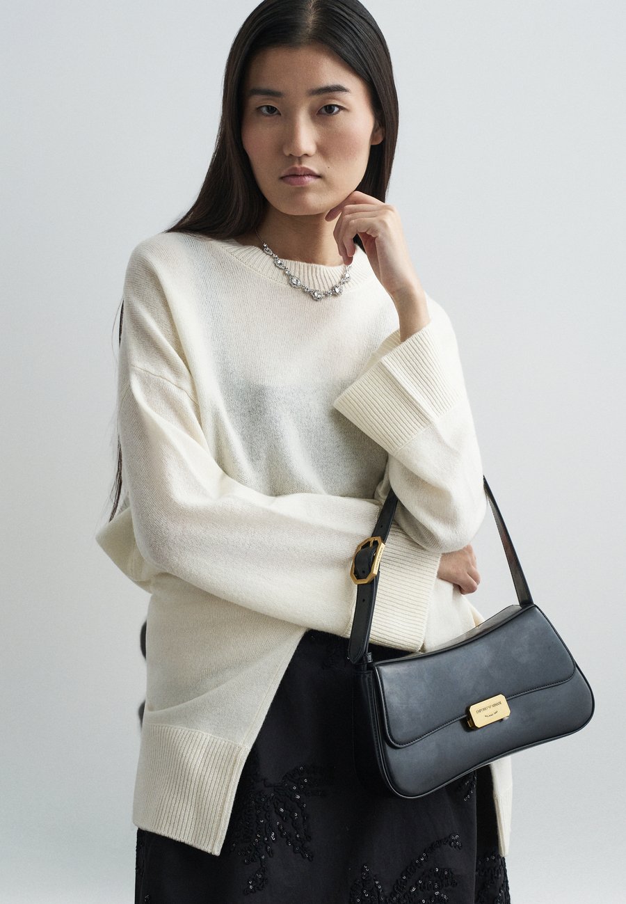 Джемпер KNITID EXPOSED SEAM BOYFRIEND, Mont Blanc/Off-White
Джемпер KNITID EXPOSED SEAM BOYFRIEND, Mont Blanc/Off-White