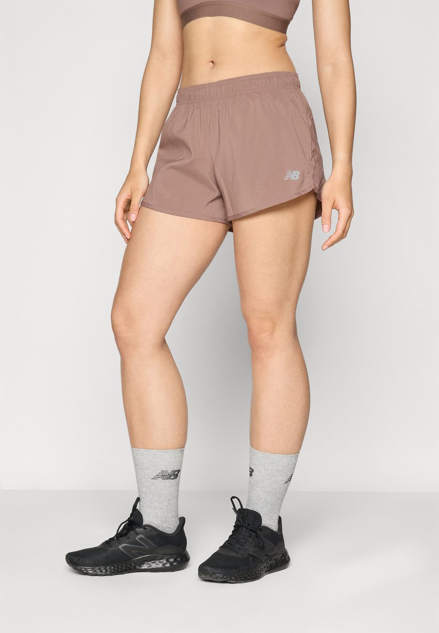 Спортивные шорты New Balance ESSENTIALS 3, Earth Shadow/Brown
Спортивные шорты New Balance ESSENTIALS 3, Earth Shadow/Brown