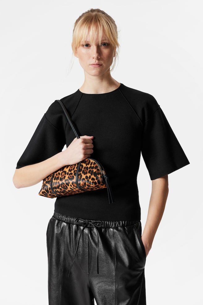 Топ с открытой спиной и широкими рукавами & Other Stories, черный
Топ с открытой спиной и широкими рукавами & Other Stories, черный