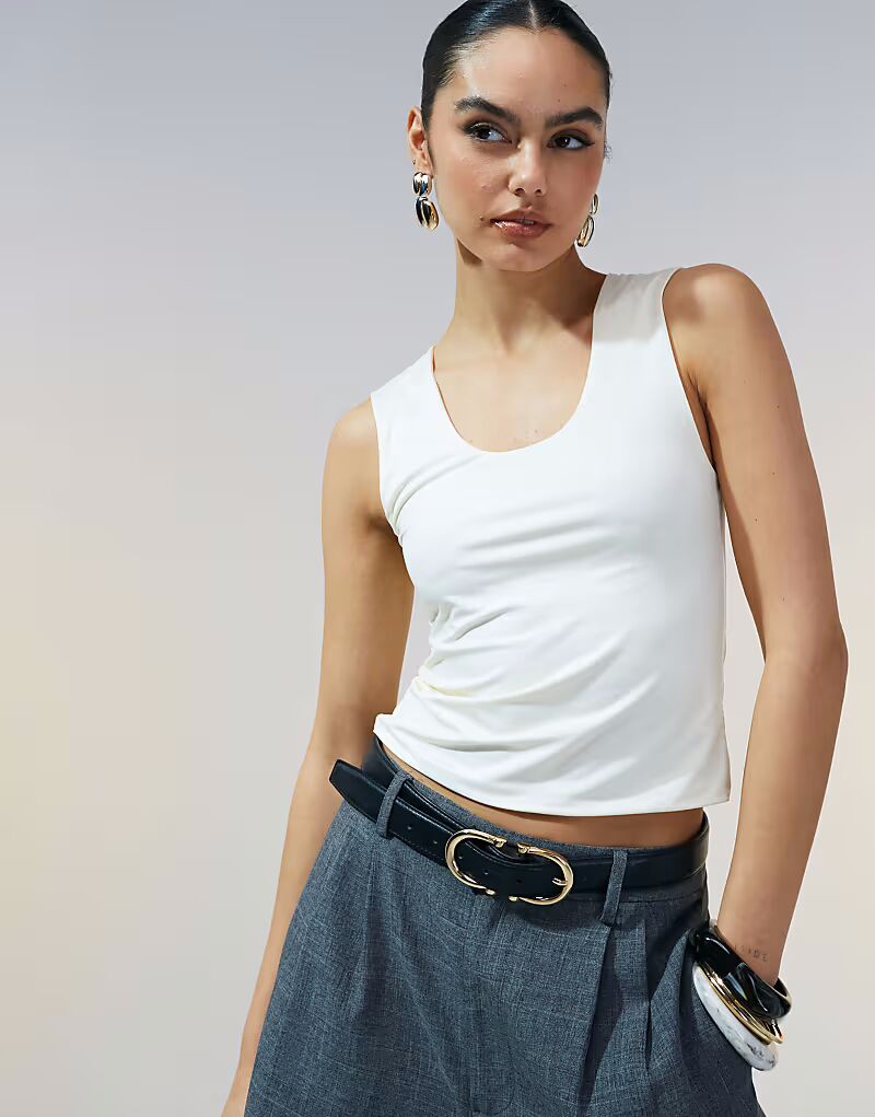 Двухслойный топ с круглым вырезом ASOS DESIGN кремового цвета
Двухслойный топ с круглым вырезом ASOS DESIGN кремового цвета