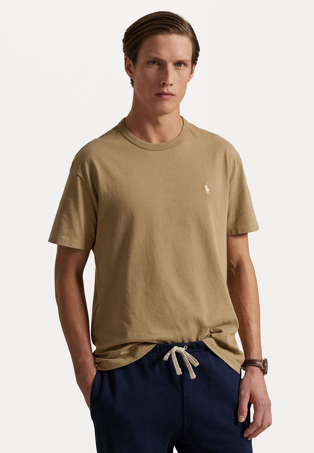 Базовая футболка CLASSIC FIT JERSEY CREWNECK T-SHIRT Polo Ralph Lauren, песочный
Базовая футболка CLASSIC FIT JERSEY CREWNECK T-SHIRT Polo Ralph Lauren, песочный