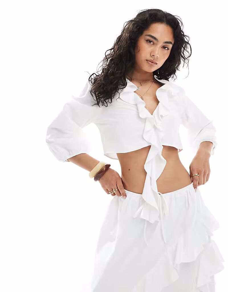 Белый топ с завязкой спереди и оборкой Miss Selfridge
Белый топ с завязкой спереди и оборкой Miss Selfridge