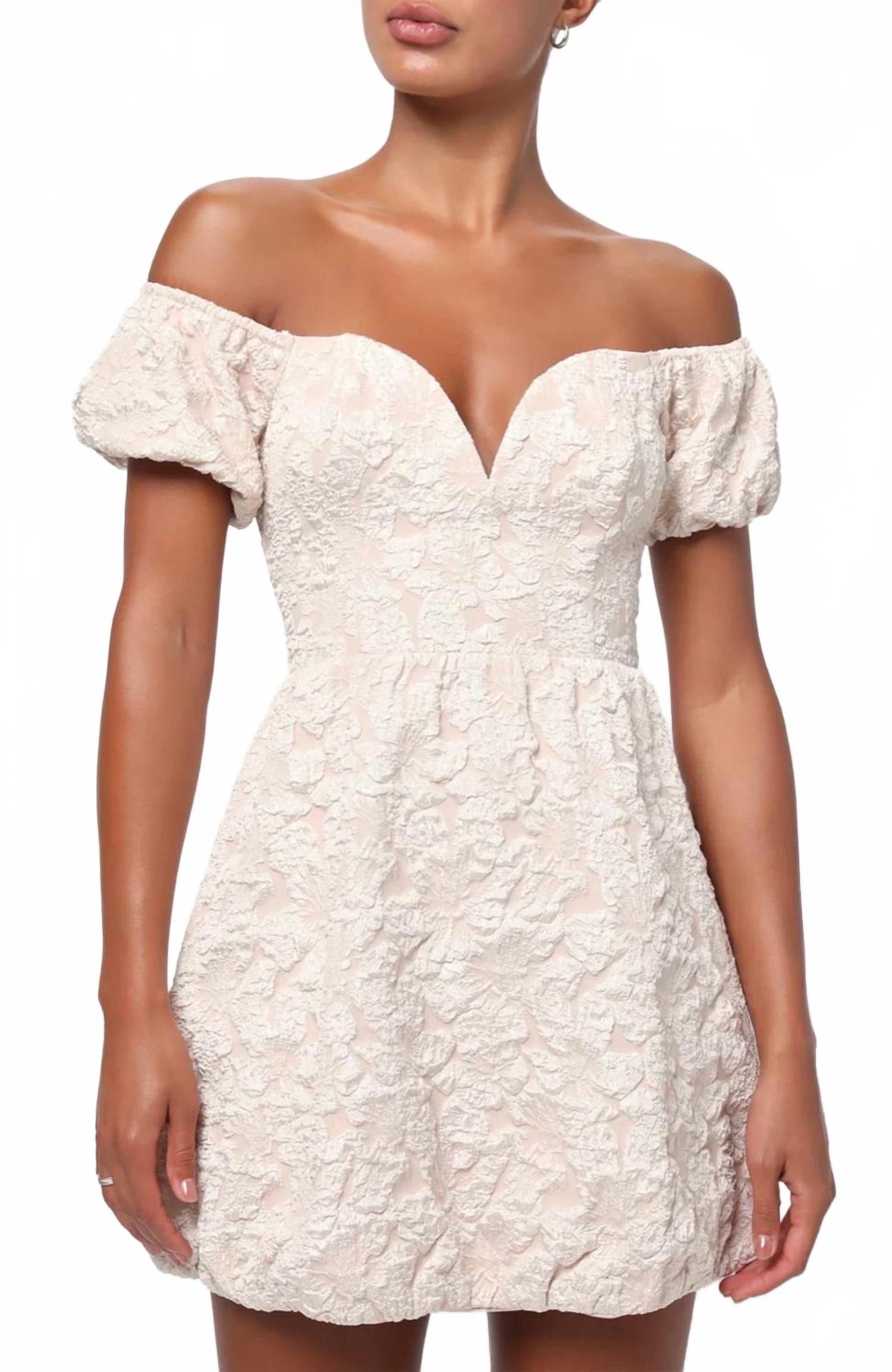 Эйвери Жаккардовое мини-платье с буфами на рукавах в розовом цвете Lulus
Эйвери Жаккардовое мини-платье с буфами на рукавах в розовом цвете Lulus